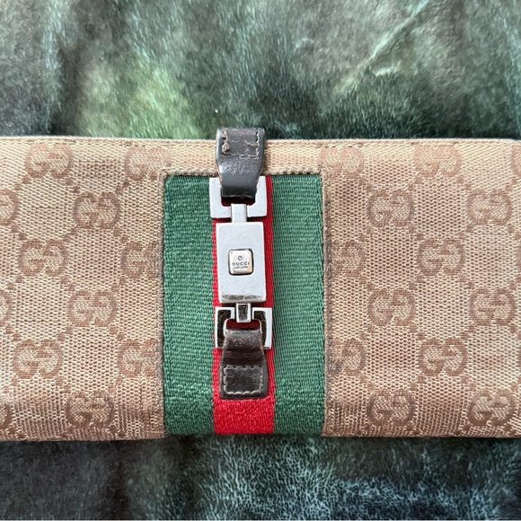 SOLD. Gucci Tan Wallet with Green and Red Stripe - Picture 2 of 5